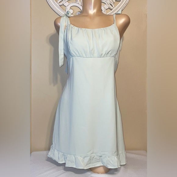 Abercrombie & Fitch Dresses & Skirts - Abercrombie & Fitch women’s dress large mini tie shoulder green flowy empire